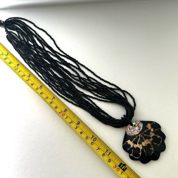 Abalone shell fan pendant on multi strand black beaded necklace - Picture 5 of 9